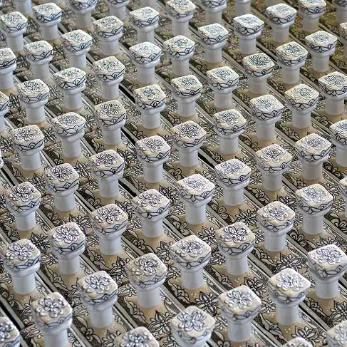 Proceso de pintado de botellas